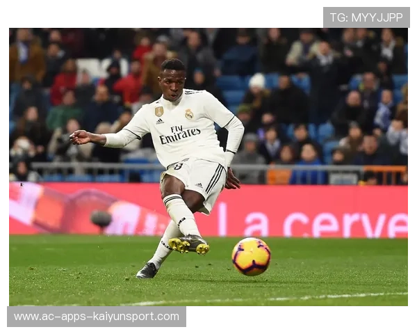 维尼修斯沙特联报价引发足坛关注,皇马核心转会可能性增大